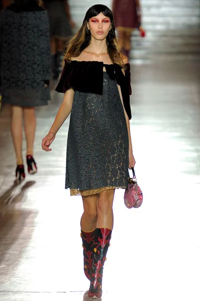 Look 15